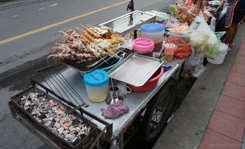 Alles kommt auf den Grill in Bangkok